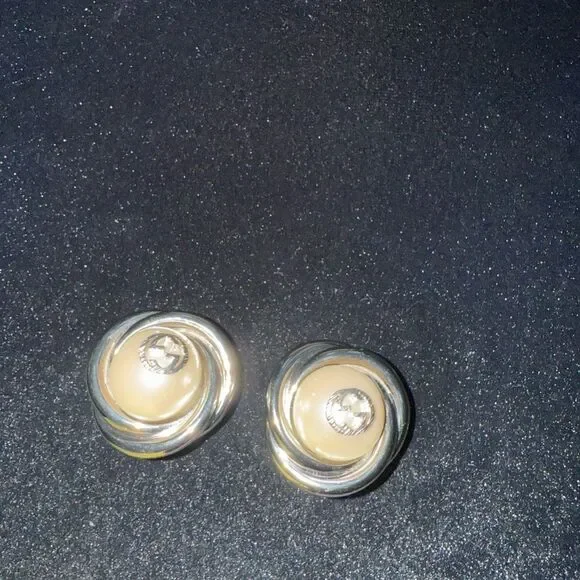 Brand new women’s Gucci Faux pearl double G clip on earrings with box